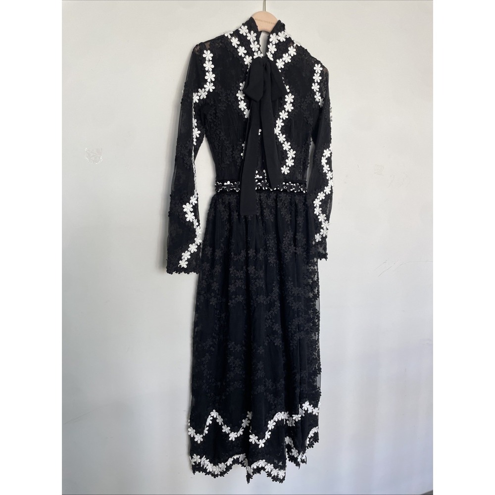 Costalleros Black And White Floral Gown With 3D Applique Size 0